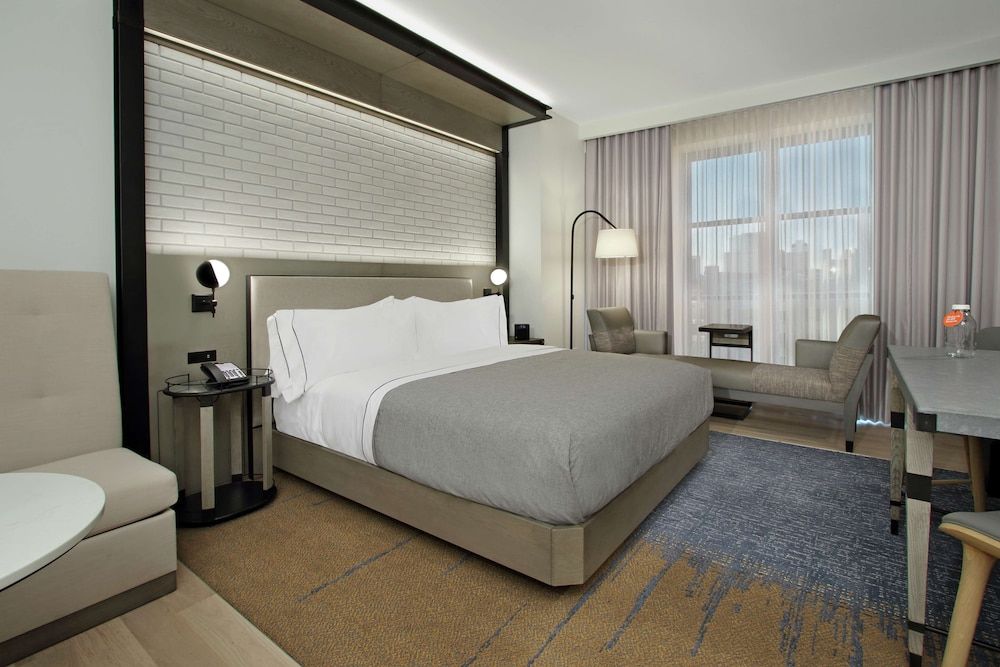 Deluxe Room, 1 King Bed, Corner