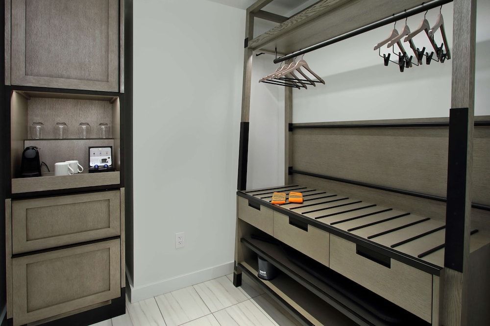 Room, 1 King Bed, Accessible, Bathtub
