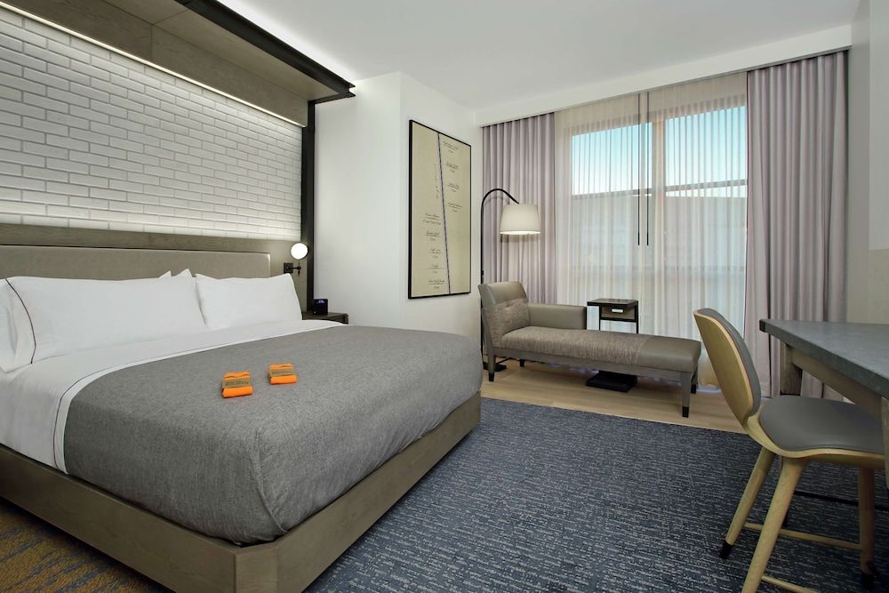 Room, 1 King Bed, Accessible, Bathtub