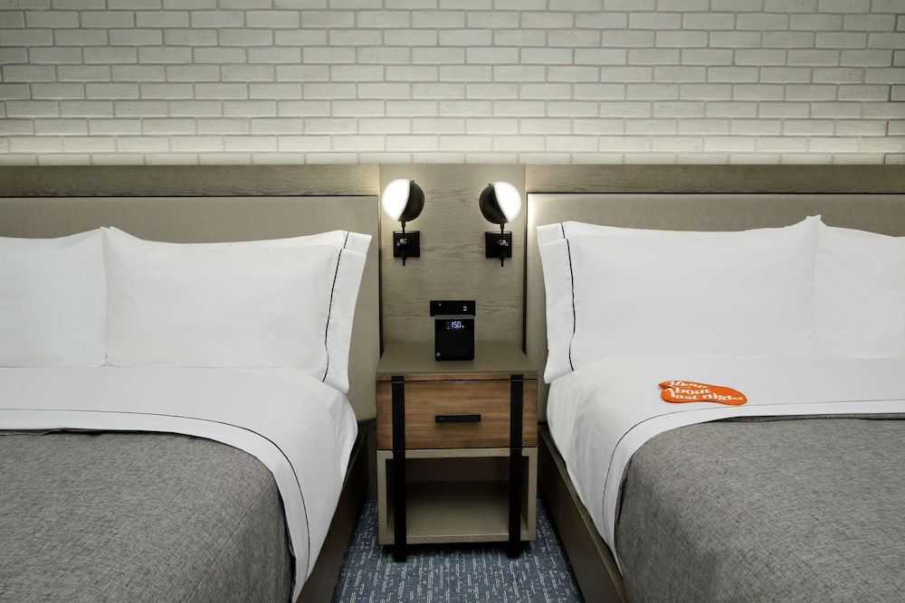 Room, 2 Queen Beds, Accessible (Roll-In Shower)