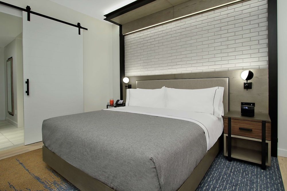 Room, 1 King Bed, Accessible (Hearing)