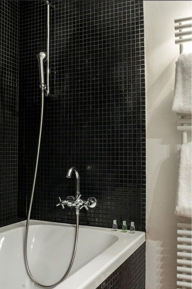 Tralala Hotel Montreux Standard Room 6