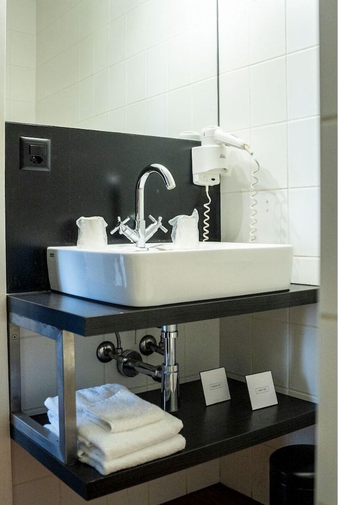 Tralala Hotel Montreux Standard Room 5