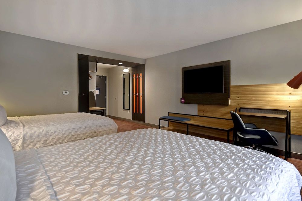 Room, 2 Queen Beds, Accessible, Bathtub