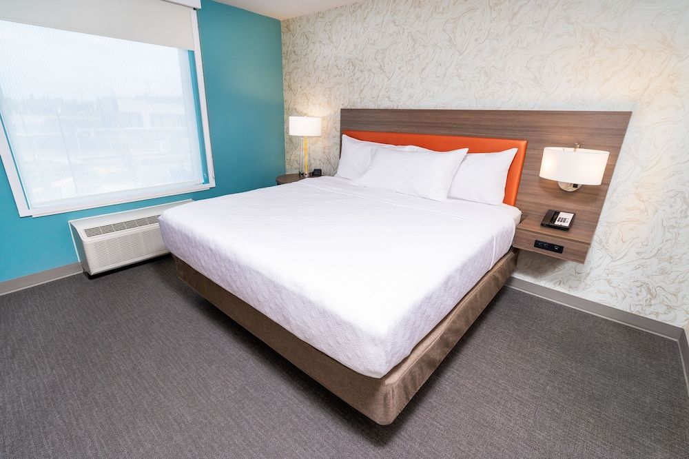 Suite, 1 King Bed, Accessible (Mobility & Hearing, Roll-in Shower)