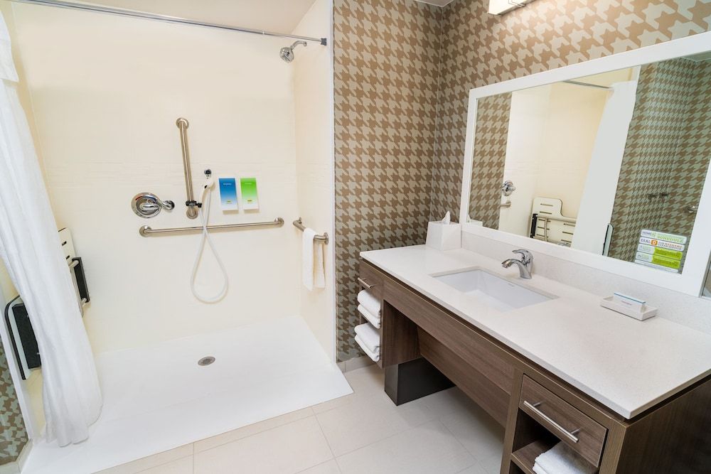 Suite, 1 King Bed, Accessible (Mobility & Hearing, Roll-in Shower)