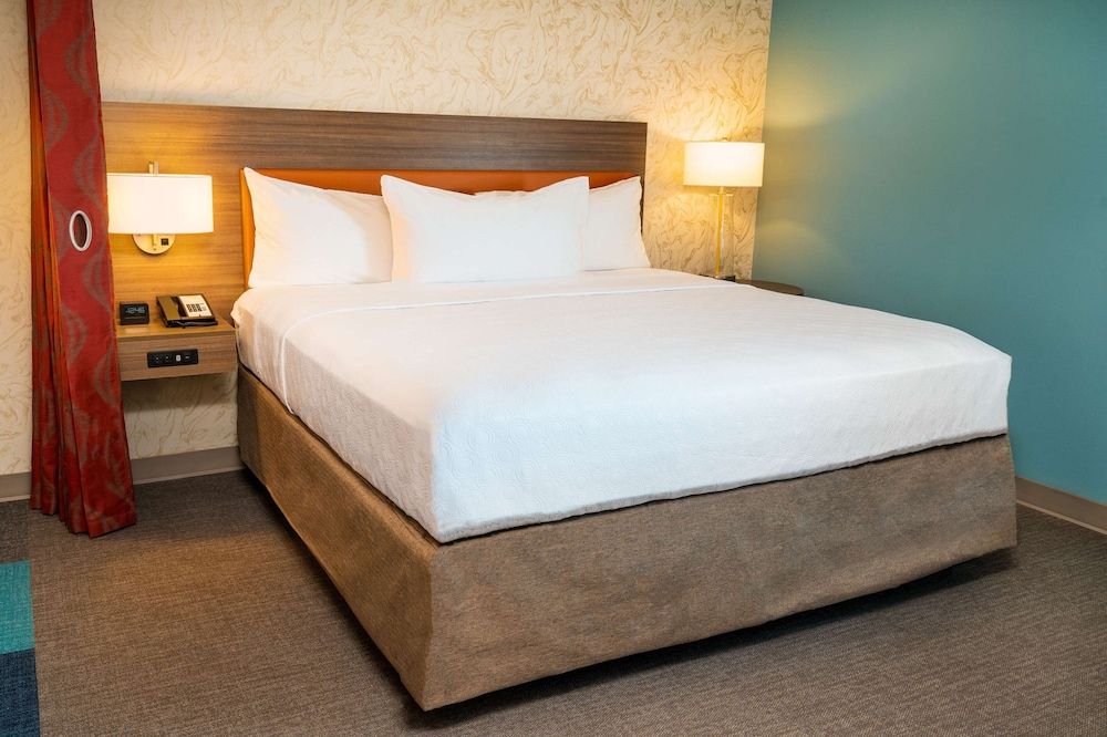 Studio, 1 King Bed, Accessible, Bathtub