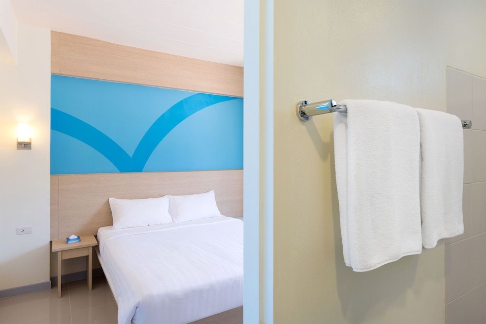 Hop Inn Hotel Tomas Morato Quezon City Standard Double Room 4