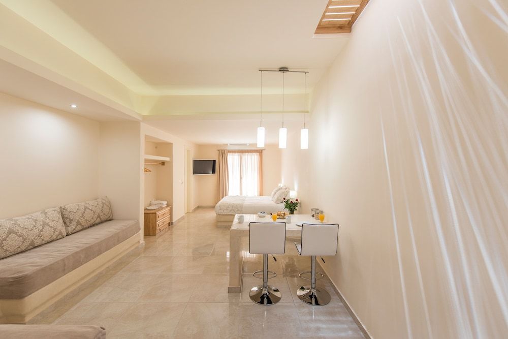 Perla Nera Suites Classic Suite, Garden View (& private Jetted Tub) 7