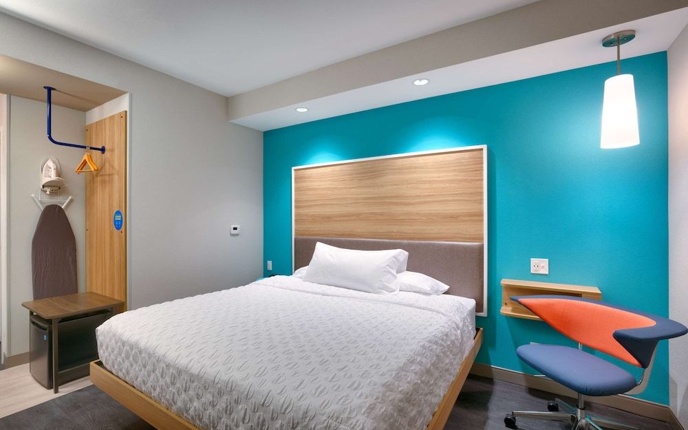 Room, 1 King Bed, Accessible, Bathtub