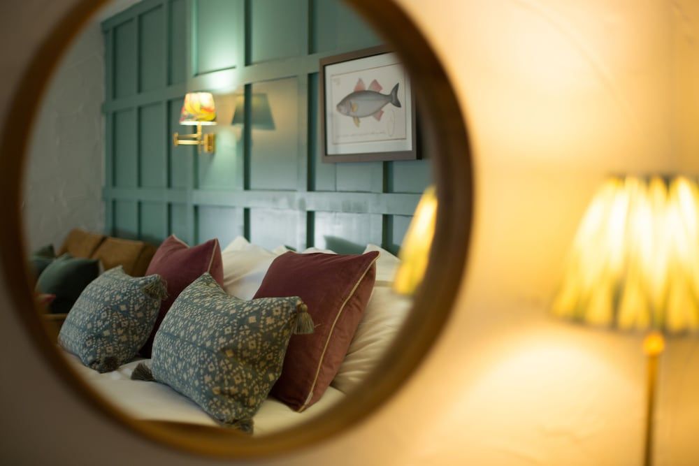 Bayards Cove Inn Deluxe Triple Room, Ensuite 3