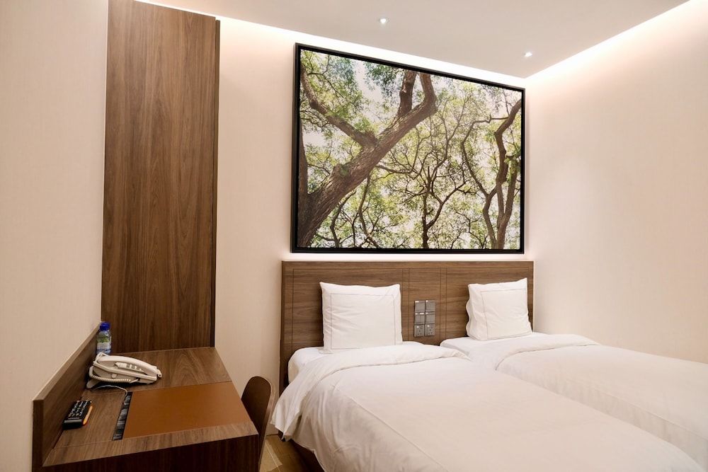 Standard Twin Room, No Windows