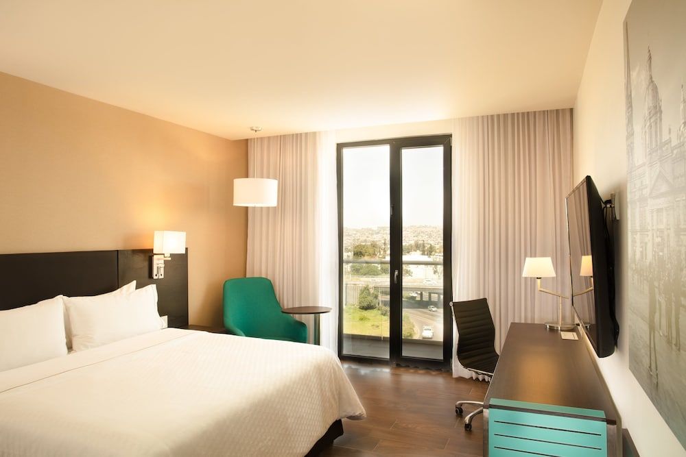Fiesta Inn Guadalajara Aeropuerto Superior Room, 1 King Bed 3