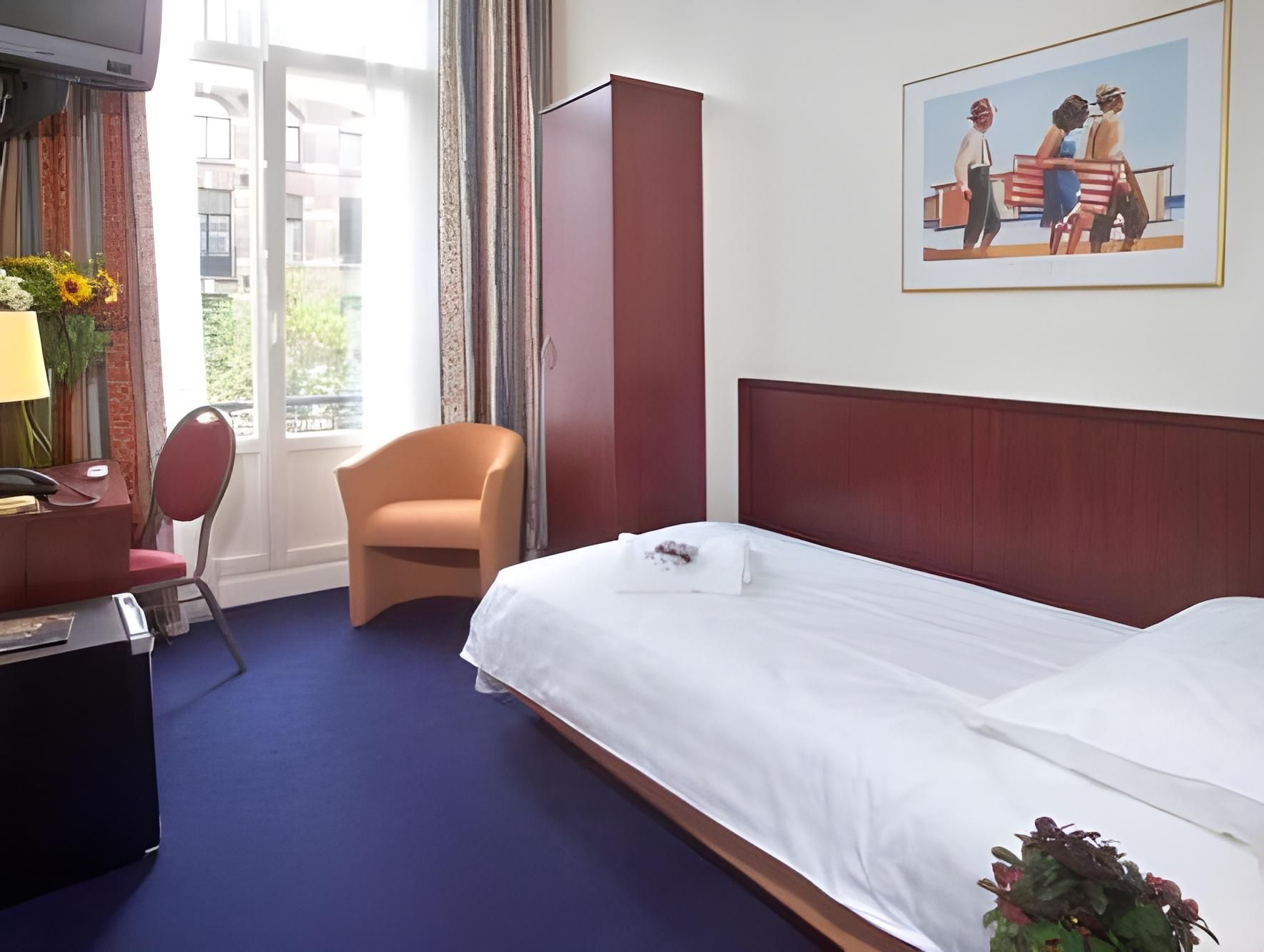 undefined Hotel Alexander 7