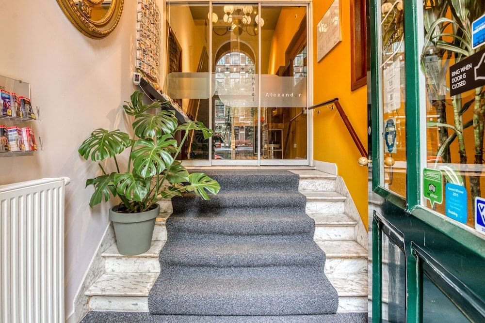 undefined Hotel Alexander 7