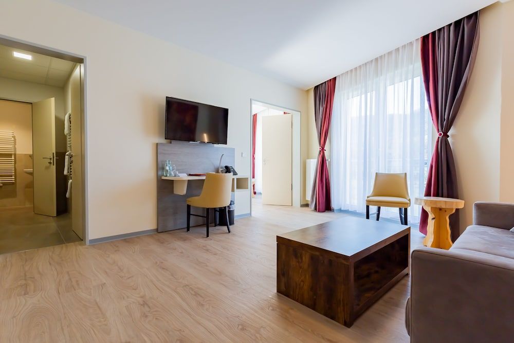 Mythenresort Heimdall Junior Room, Valley View 7