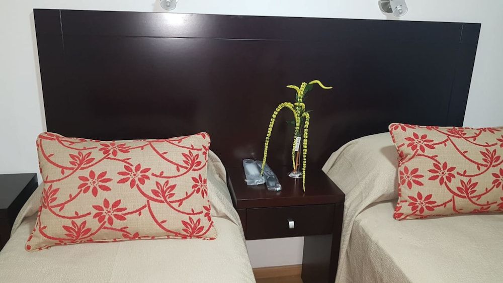 Palermo Bridge Executive Triple Room, City View 14