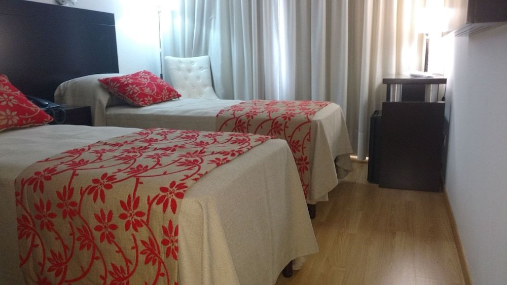 Palermo Bridge Executive Triple Room, City View 4