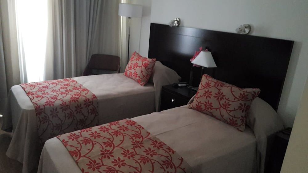 Palermo Bridge Executive Triple Room, City View 7