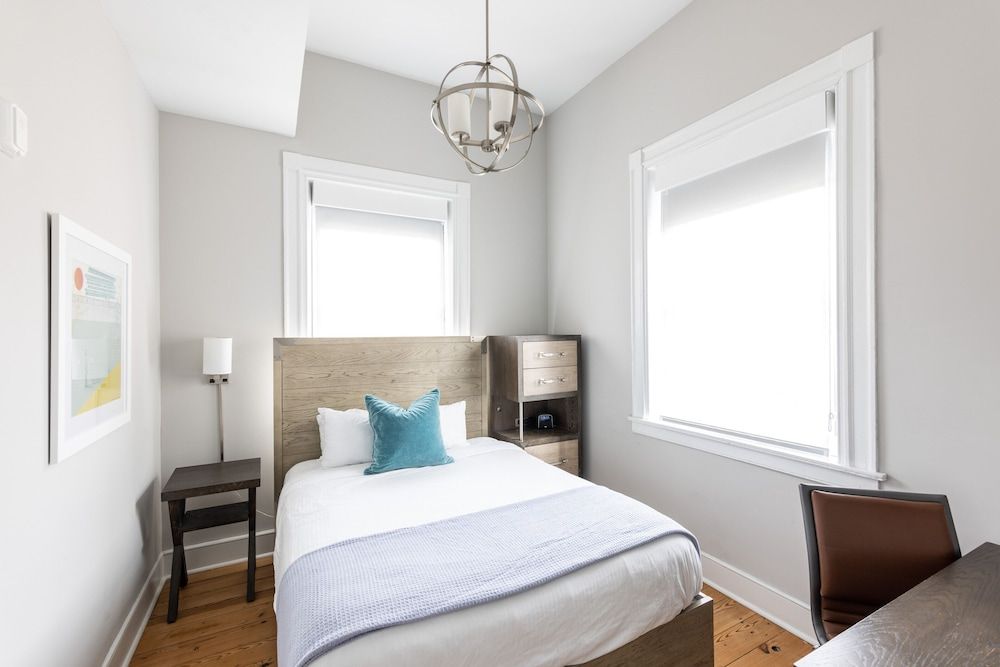 Deluxe Suite, 1 Queen Bed with Sofa bed