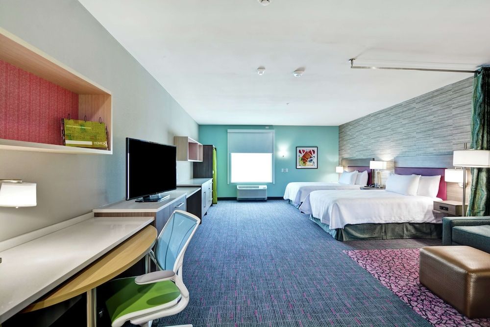 Studio, 2 Queen Beds, Accessible (Roll-In Shower)