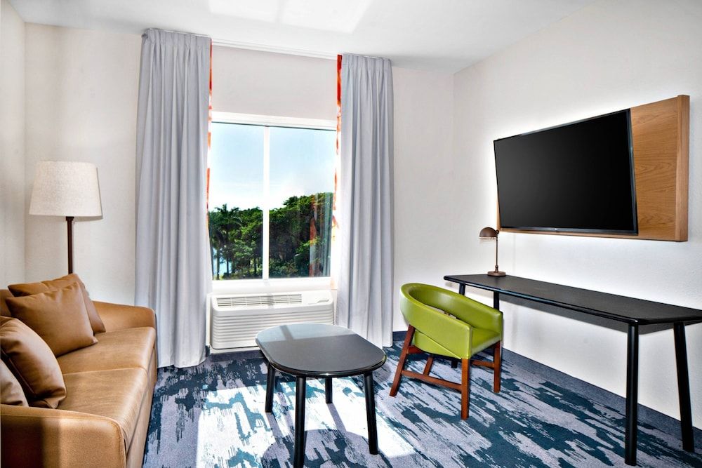 Studio Suite, 1 King Bed with Sofa bed (Hearing Accessible)