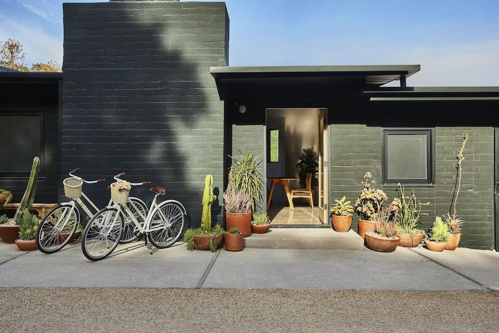 Hotel June Malibu Premier Bungalow King (ADA) 12