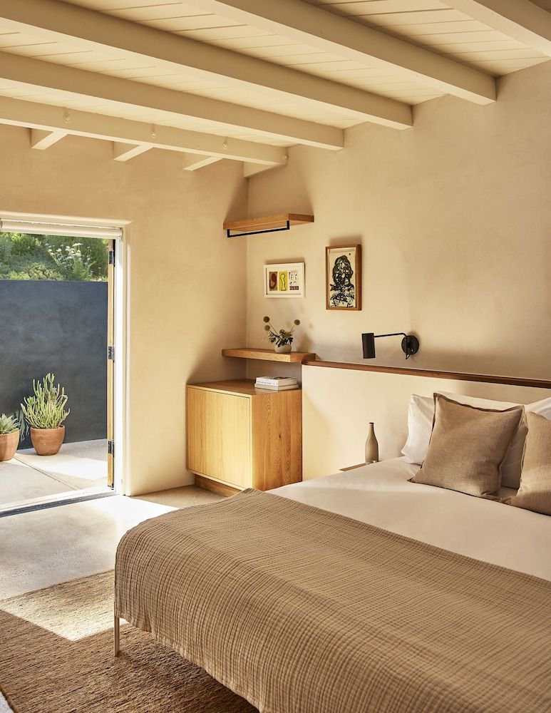 Hotel June Malibu Bungalow and Bunk Beds 8