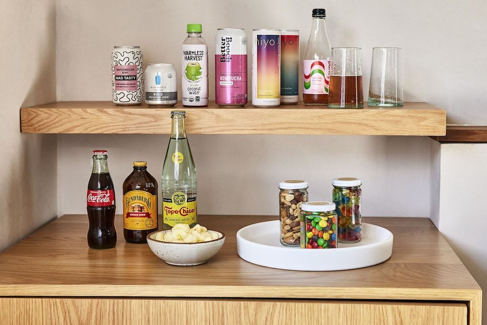 Hotel June Malibu Bungalow and Bunk Beds 12