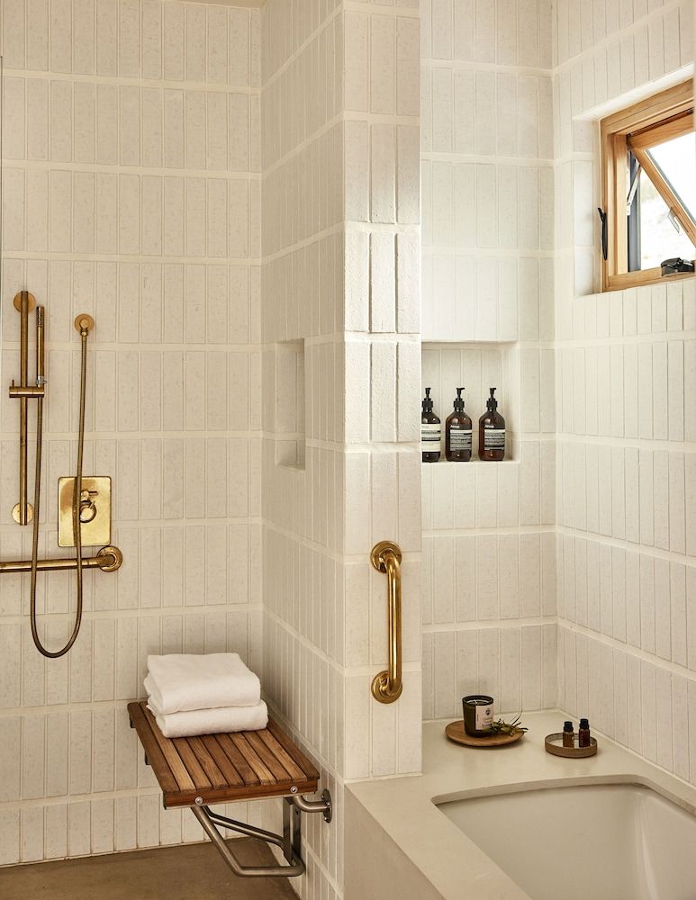 Hotel June Malibu Bungalow and Bunk Beds 22