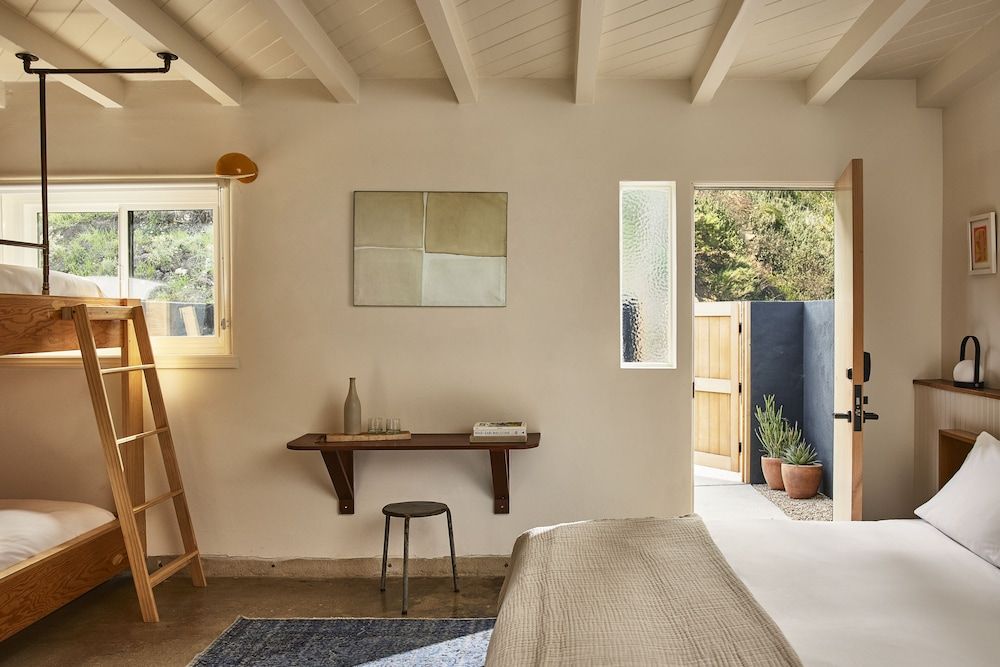 Hotel June Malibu Bungalow and Bunk Beds 10