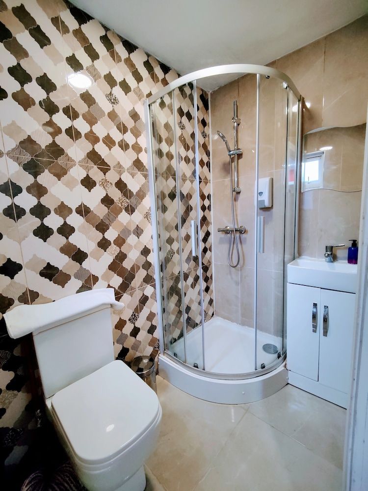 Wellesley Hotel One Bedroom Apartment 4