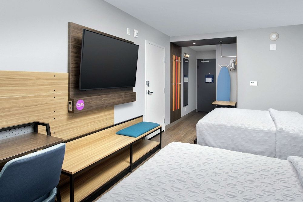 Room, 2 Queen Beds, Accessible, Bathtub (Hearing)