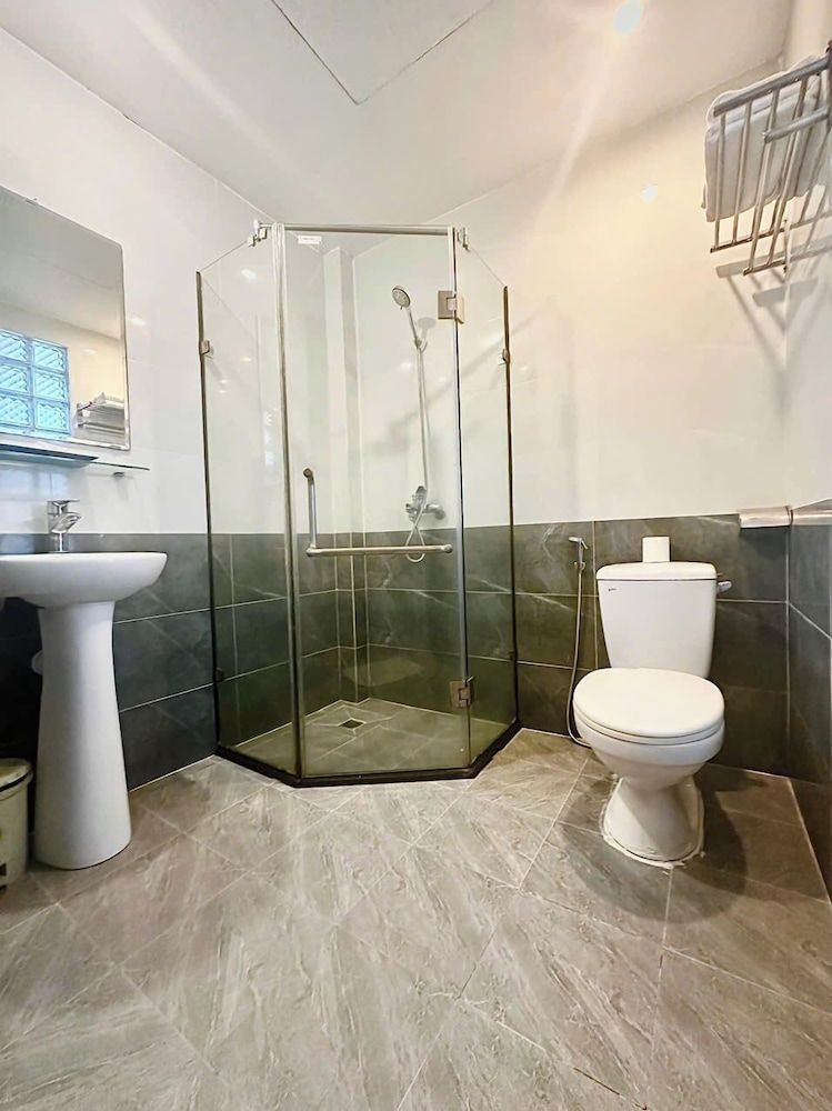 Rising Dragon Estate Hotel Deluxe Double or Twin Room, City View 4