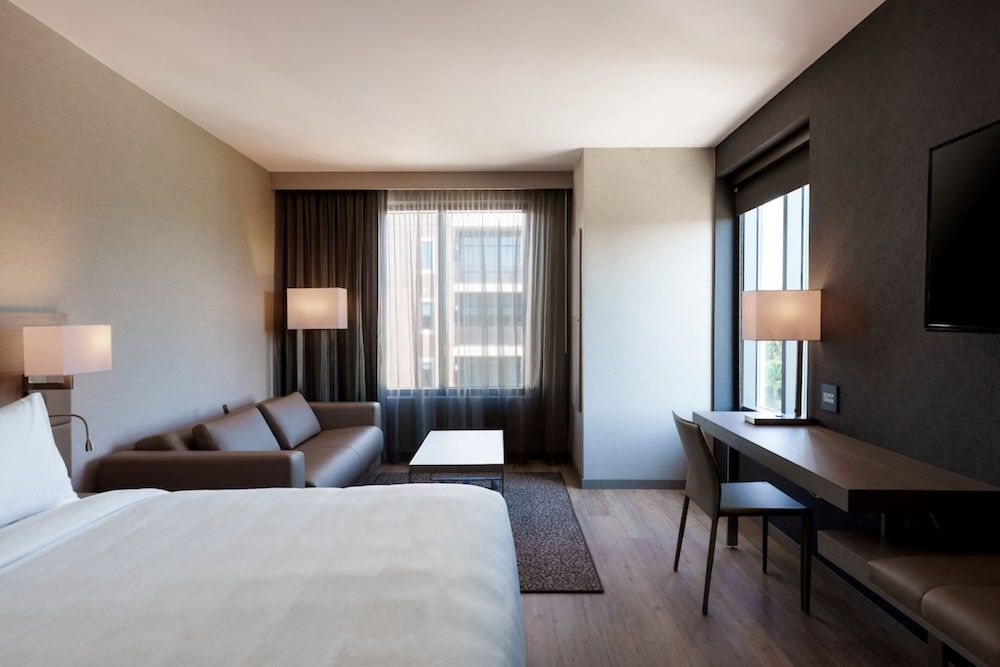 Premium Room, 1 King Bed, Non Smoking (View)