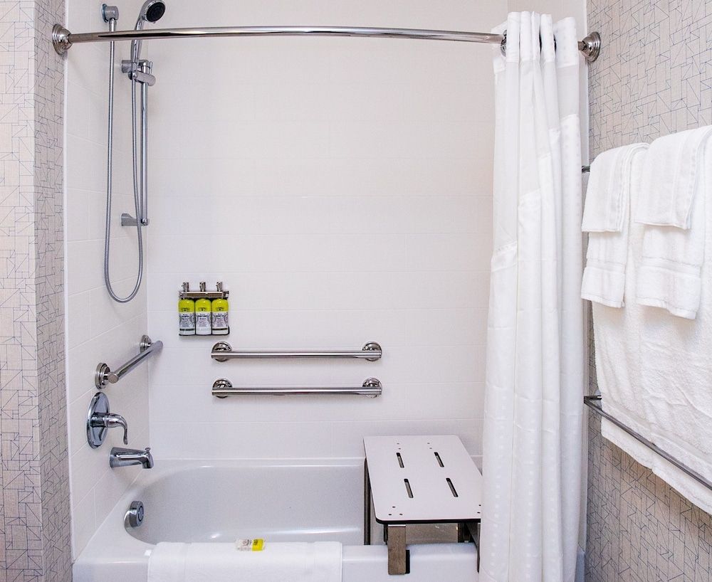 Suite, 2 Queen Beds, Accessible Bathtub (Mobility)