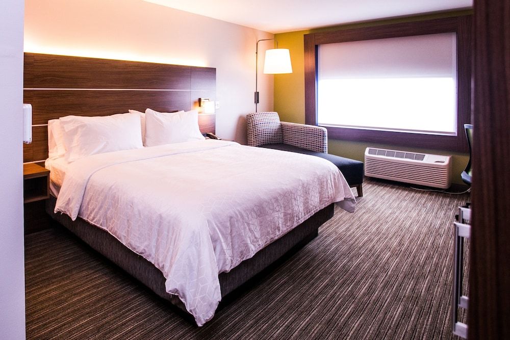 Standard Room, 1 King Bed