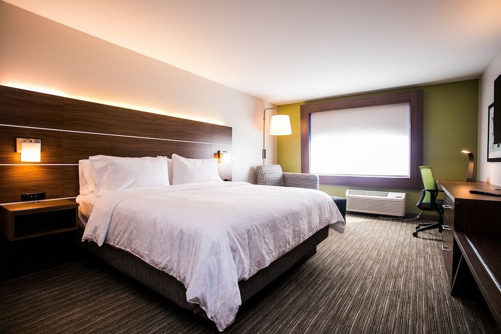 Standard Room, 1 King Bed (Extra Floor Space)