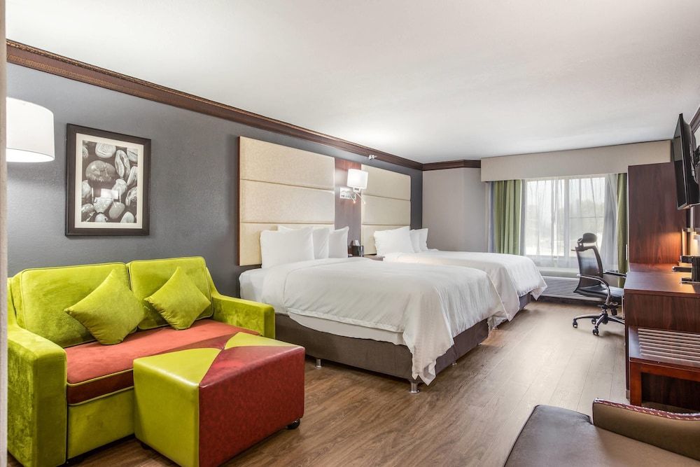Suite, 2 Queen Beds, Non Smoking (Upgrade)