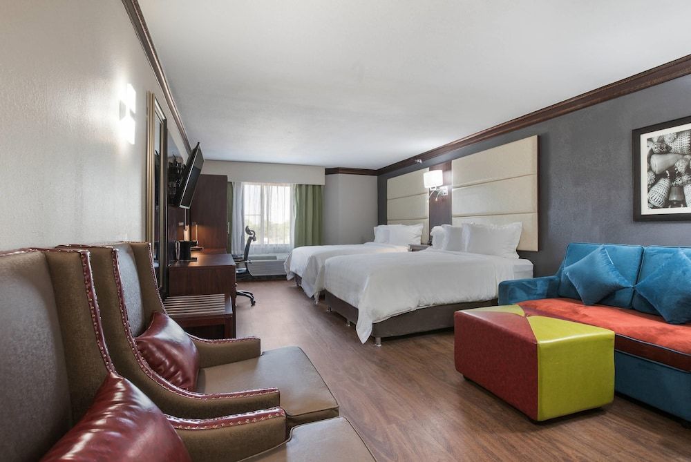 Suite, 2 Queen Beds, Non Smoking, Jetted Tub