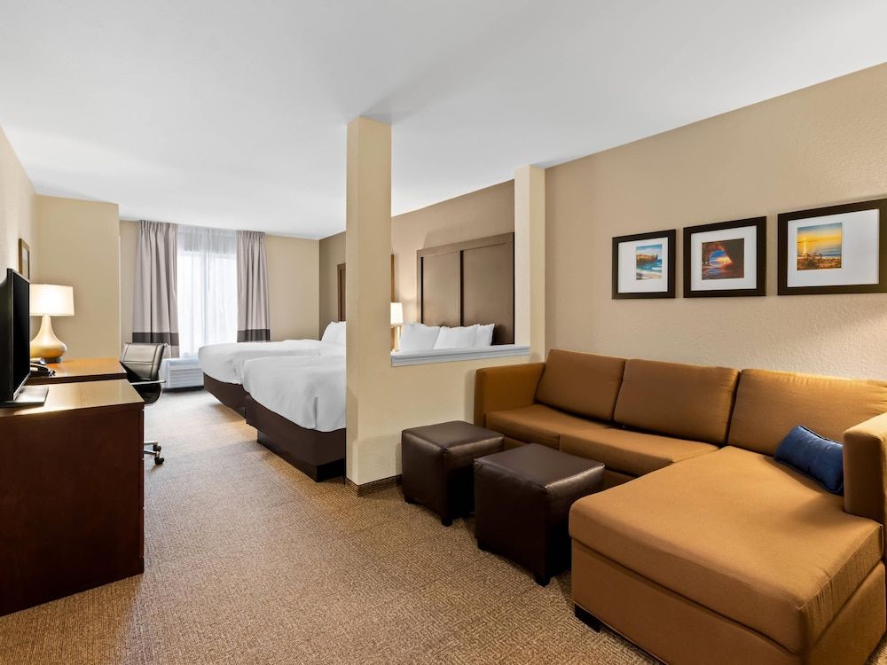 Suite, Multiple Beds, Non Smoking