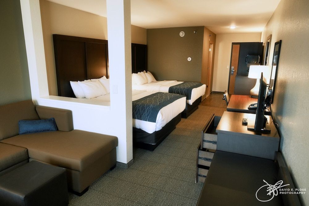 Suite, Multiple Beds, Non Smoking (Lakefront)