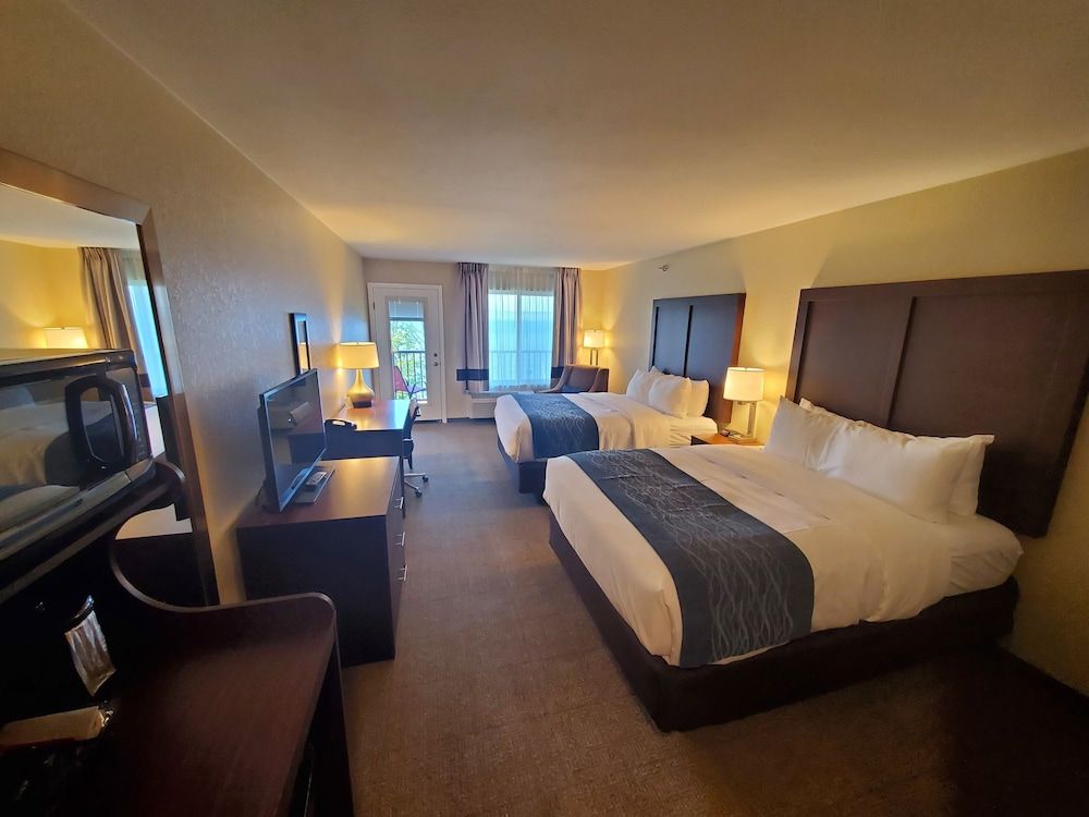 Standard Room, 2 Queen Beds, Non Smoking (Lakefront)