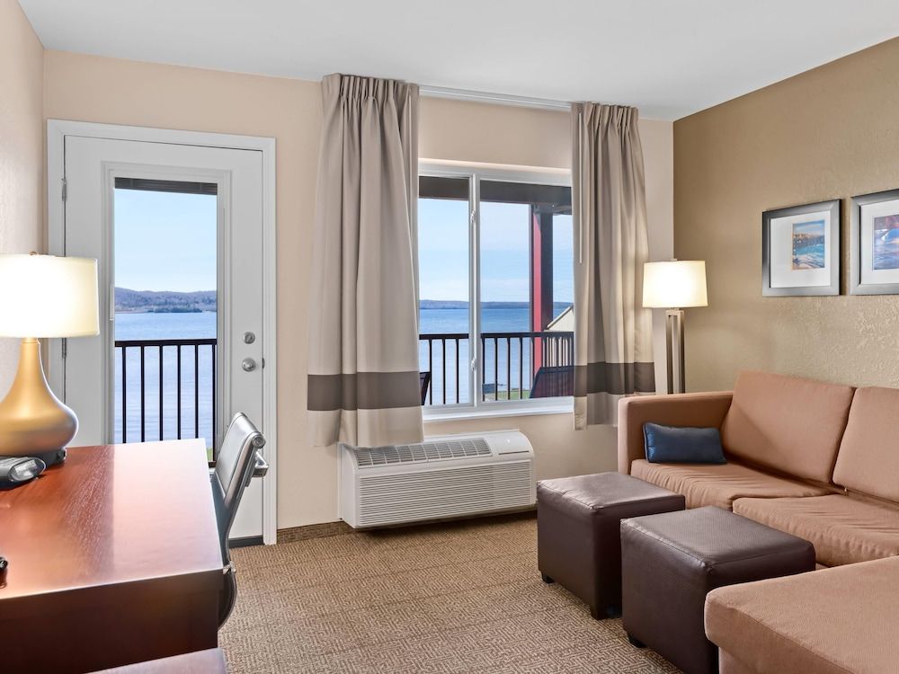 Suite, 1 King Bed with Sofa bed, Non Smoking (Lakefront)