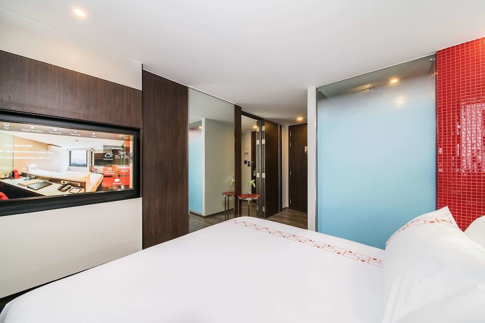 Vib Best Western Sanam Pao Superior Room, 1 King Bed, Non Smoking 4