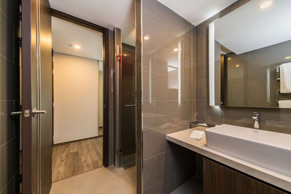 Vib Best Western Sanam Pao Superior Room, 1 King Bed, Non Smoking 8