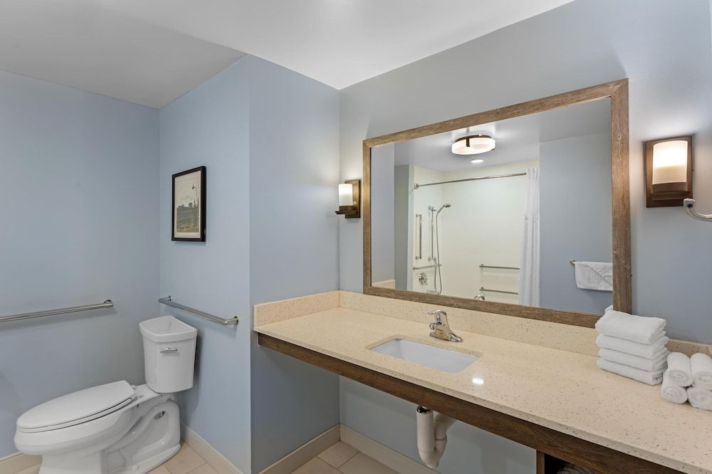 Best Western Plus Hershey Standard Room, 2 Queen Beds, Non Smoking, Refrigerator & Microwave (Shower Only) 2