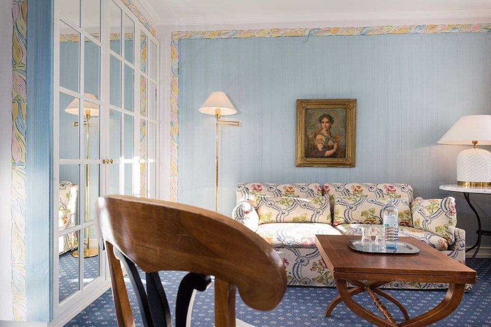 Economy Suite