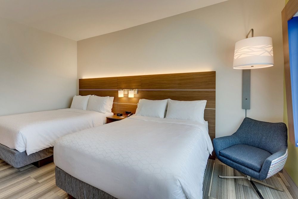 Standard Room, 2 Queen Beds, Accessible Bathtub (Communications)