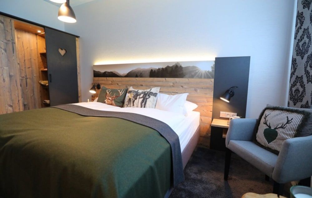 HomeHotel Salzberg Triple Room 3